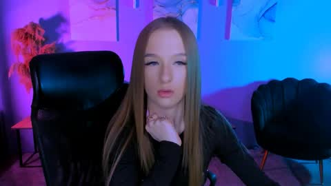 doll_vey online show from April 7, 9:10 am