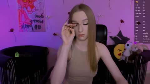 doll_vey online show from April 8, 8:58 am