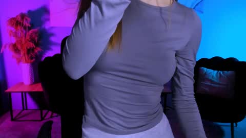 doll_vey online show from April 10, 8:41 am