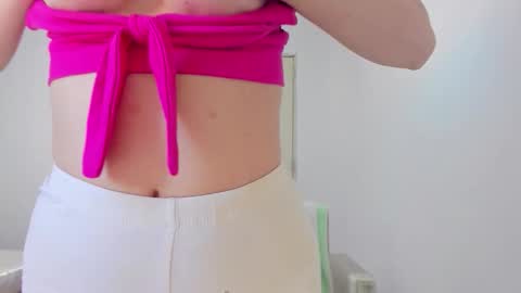 Snapshot of dollcedolly chatting on October 29, 10:17 am Eva online show from October 29, 10:17 am