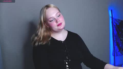 Snapshot of dolled_up_cvnt chatting on November 11, 7:03 pm Miss Rose online show from November 11, 7:03 pm