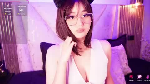 Snapshot of dolll_aria chatting on May 7, 2:55 pm dolll_aria online show from May 7, 2:55 pm