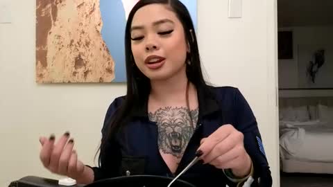 Snapshot of dolllface chatting on January 23, 2:33 am DOLLLFACE online show from January 23, 2:33 am