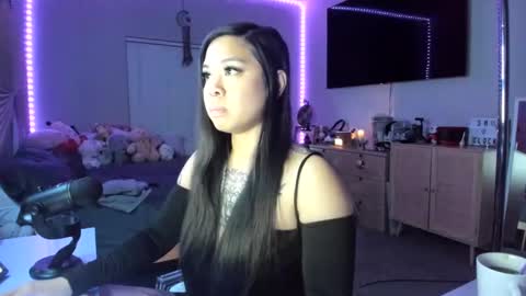 Snapshot of dolllface chatting on March 11, 2:43 am DOLLLFACE online show from March 11, 2:43 am