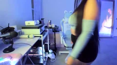 Snapshot of dolllface chatting on September 19, 3:30 am DOLLLFACE online show from September 19, 3:30 am