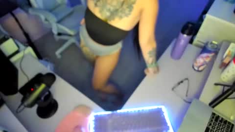 Snapshot of dolllface chatting on September 20, 4:24 am DOLLLFACE online show from September 20, 4:24 am