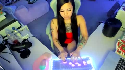 DOLLLFACE online show from December 17, 5:46 am