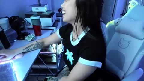 DOLLLFACE online show from April 9, 6:19 am