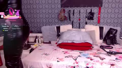 Snapshot of dolly4you_ chatting on September 12, 11:32 am Dolly online show from September 12, 11:32 am