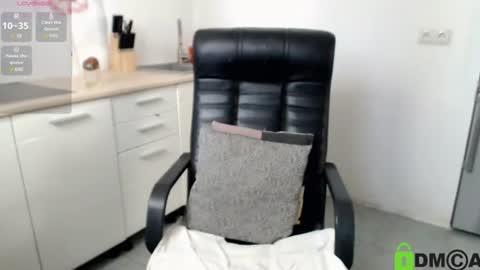 Snapshot of dolly_sun chatting on July 23, 8:23 am ILONA online show from July 23, 8:23 am