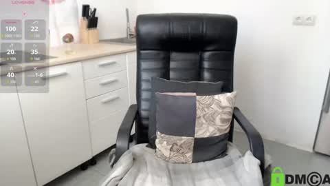 Snapshot of dolly_sun chatting on August 5, 7:44 am ILONA online show from August 5, 7:44 am