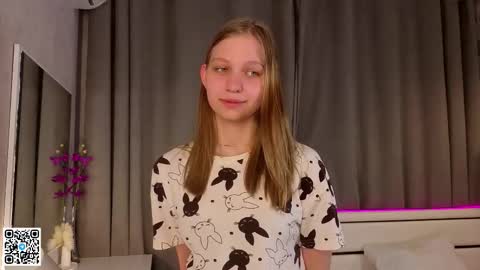 Snapshot of dollyburruss chatting on September 9, 6:18 pm Emilia online show from September 9, 6:18 pm