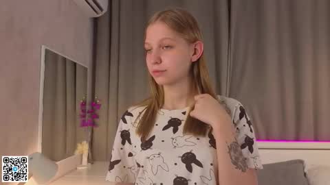 Snapshot of dollyburruss chatting on September 11, 6:19 pm Emilia online show from September 11, 6:19 pm