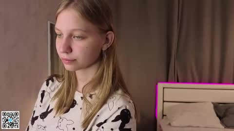 Snapshot of dollyburruss chatting on September 15, 6:08 pm Emilia online show from September 15, 6:08 pm