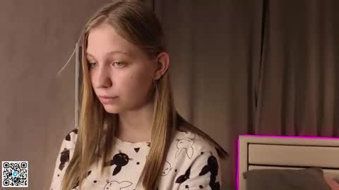 Snapshot of dollyburruss chatting on September 16, 6:20 pm Emilia online show from September 16, 6:20 pm