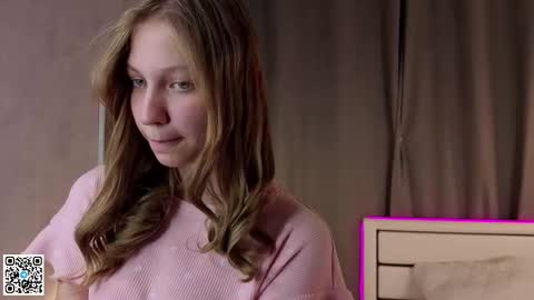 Snapshot of dollyburruss chatting on September 18, 6:32 pm Emilia online show from September 18, 6:32 pm