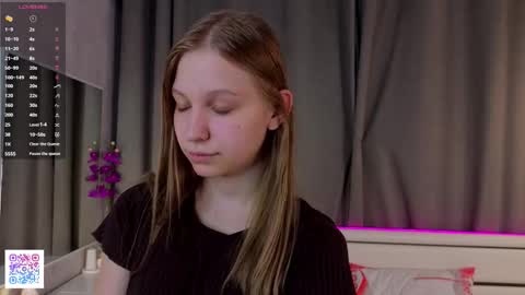 Snapshot of dollyburruss chatting on October 15, 6:08 pm Emilia online show from October 15, 6:08 pm