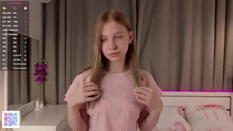 Snapshot of dollyburruss chatting on October 18, 6:08 pm Emilia online show from October 18, 6:08 pm