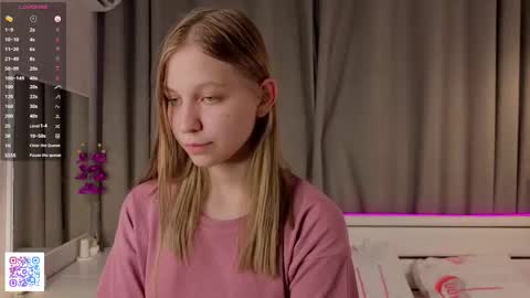 Snapshot of dollyburruss chatting on October 19, 6:08 pm Emilia online show from October 19, 6:08 pm