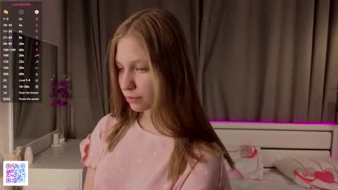 Snapshot of dollyburruss chatting on October 21, 6:08 pm Emilia online show from October 21, 6:08 pm