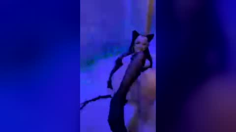 Snapshot of dollydezzy chatting on July 13, 11:51 pm dollydezzy online show from July 13, 11:51 pm