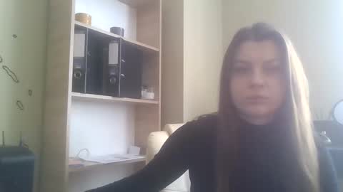 Snapshot of dollyroma chatting on October 29, 9:33 am DollyRoma online show from October 29, 9:33 am