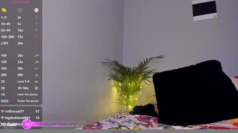 Dolly online show from December 9, 10:09 pm