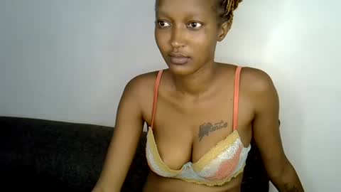Snapshot of dolsexy chatting on June 20, 1:30 am dolsexy online show from June 20, 1:30 am