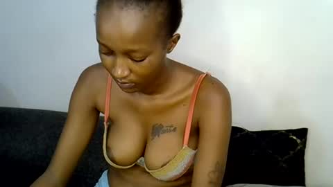 Snapshot of dolsexy chatting on June 28, 1:00 am dolsexy online show from June 28, 1:00 am
