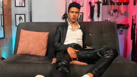 Snapshot of dom2travelers_sm chatting on January 26, 3:36 pm Diego Castell online show from January 26, 3:36 pm