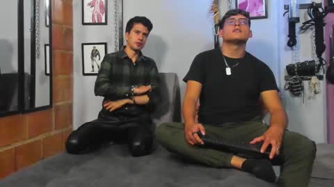 Snapshot of dom2travelers_sm chatting on February 23, 2:14 pm Diego Castell online show from February 23, 2:14 pm