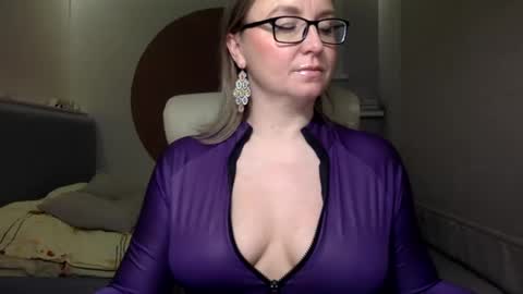 Snapshot of dom_mummy chatting on December 2, 5:59 pm DOM MUMMY online show from December 2, 5:59 pm