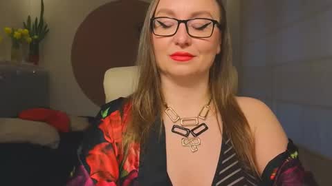 DOM MUMMY online show from March 9, 5:44 am