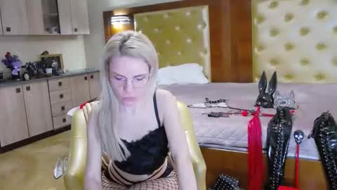 domcaprisse online show from March 19, 10:30 am