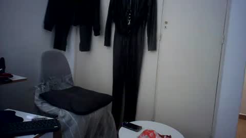 Snapshot of domfetishx chatting on October 20, 12:33 am all fetishes online show from October 20, 12:33 am