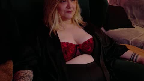 Snapshot of dominasadique chatting on October 24, 8:38 pm SADE online show from October 24, 8:38 pm