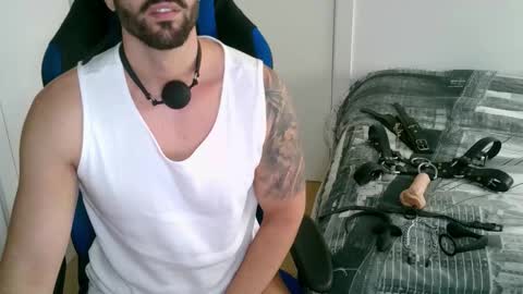 Snapshot of dominatedtitan chatting on October 12, 9:30 am DominatedTitan online show from October 12, 9:30 am