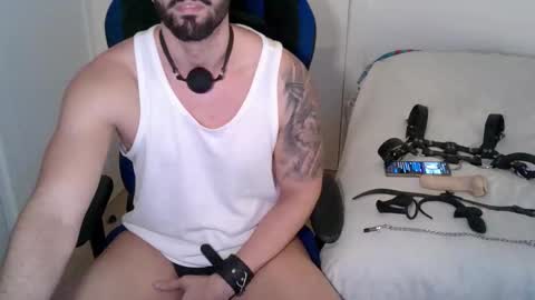 Snapshot of dominatedtitan chatting on November 14, 6:28 pm DominatedTitan online show from November 14, 6:28 pm