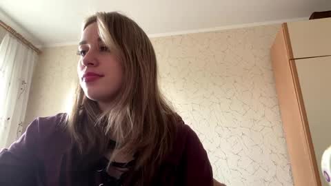 Mia online show from April 12, 8:08 am