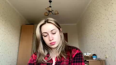 Mia online show from April 17, 9:45 am