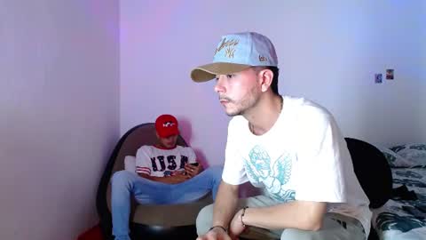 Snapshot of dominic_hanks chatting on July 1, 12:18 pm DOMINIC AND ANDREW online show from July 1, 12:18 pm