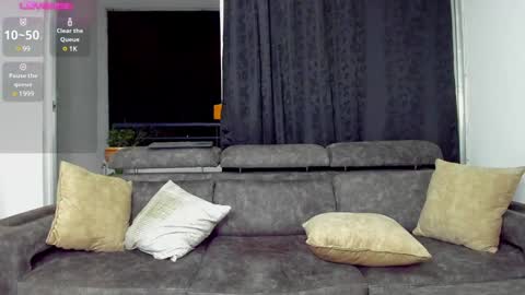Snapshot of dominic_joness chatting on December 4, 2:42 am SANTI independent model online show from December 4, 2:42 am
