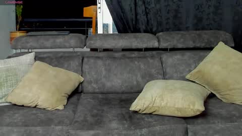 Snapshot of dominic_joness chatting on February 19, 5:16 am SANTI independent model online show from February 19, 5:16 am
