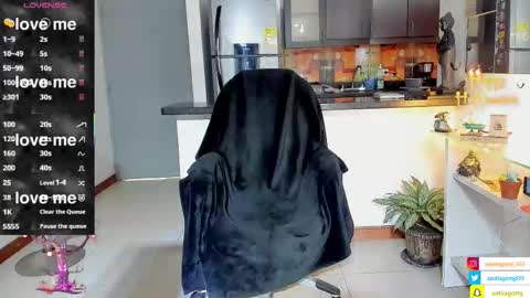 Snapshot of dominic_joness chatting on October 11, 6:39 pm SANTI independent model online show from October 11, 6:39 pm