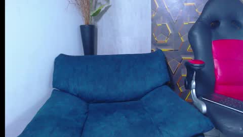 dominic_smith_ online show from April 10, 4:39 am