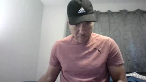 Snapshot of dominicanorico chatting on December 16, 4:02 am luis online show from December 16, 4:02 am