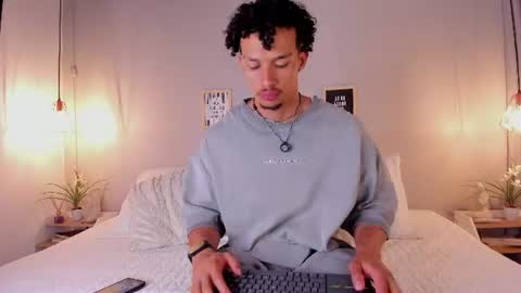 Snapshot of dominik_drake chatting on June 18, 12:20 pm Dominik Drake online show from June 18, 12:20 pm