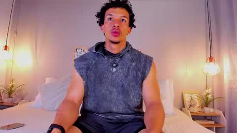 Snapshot of dominik_drake chatting on July 4, 12:55 pm Dominik Drake online show from July 4, 12:55 pm