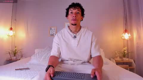 Snapshot of dominik_drake chatting on July 6, 12:13 pm Dominik Drake online show from July 6, 12:13 pm