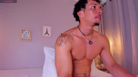Snapshot of dominik_drake chatting on July 6, 3:03 pm Dominik Drake online show from July 6, 3:03 pm
